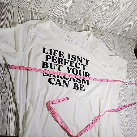 Torrid Everyday Tee Signature Jersey Life Isn't Perfect Ivory Graphic Size 2X - Picture 7 of 7